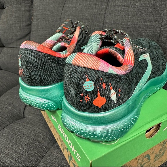 NIB Brooks Run Merry Shoes - Size 10 - Ghost 16 - Picture 9 of 16